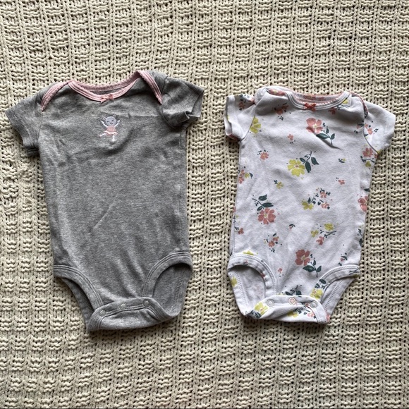 SOLD🧁 5/$20 Carters Bundle (3 & 6 month) - Picture 2 of 7